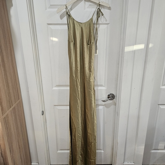 Reformation Jeany 100% Silk Dress in Olive Oil - Picture 3 of 9